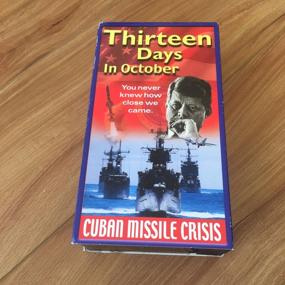 13 DAYS IN OCTOBER - Cuban Missile Crisis - Picture 1 of 4